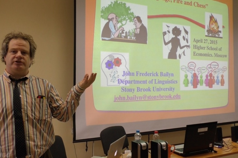 Видеозапись лекции Джона Бейлина для студентов школы лингвистики