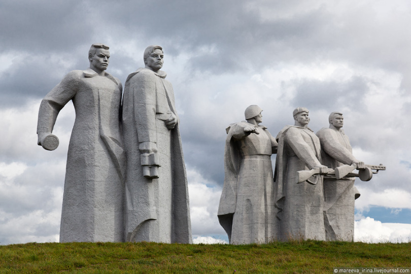 Памятник героям-панфиловцам под Дубосеково