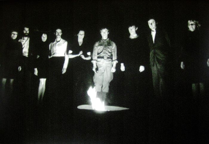 Иллюстрация к новости: Первый Вечный огонь воинам, павшим в годы Второй мировой войны, в Москве был зажжен… на сцене Театра на Таганке
