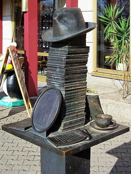 Памятник Эриху Кестнеру в Дрездене. Скульптор - Eike-Kuntsche